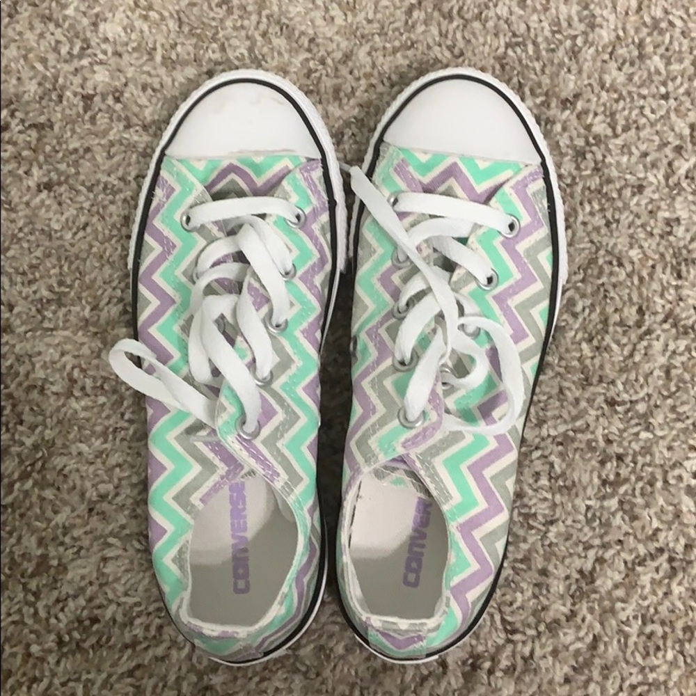 Girls size 3 converse low